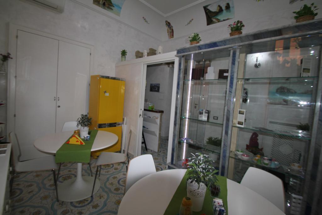 Le Vie Di Napoli B&B Luaran gambar
